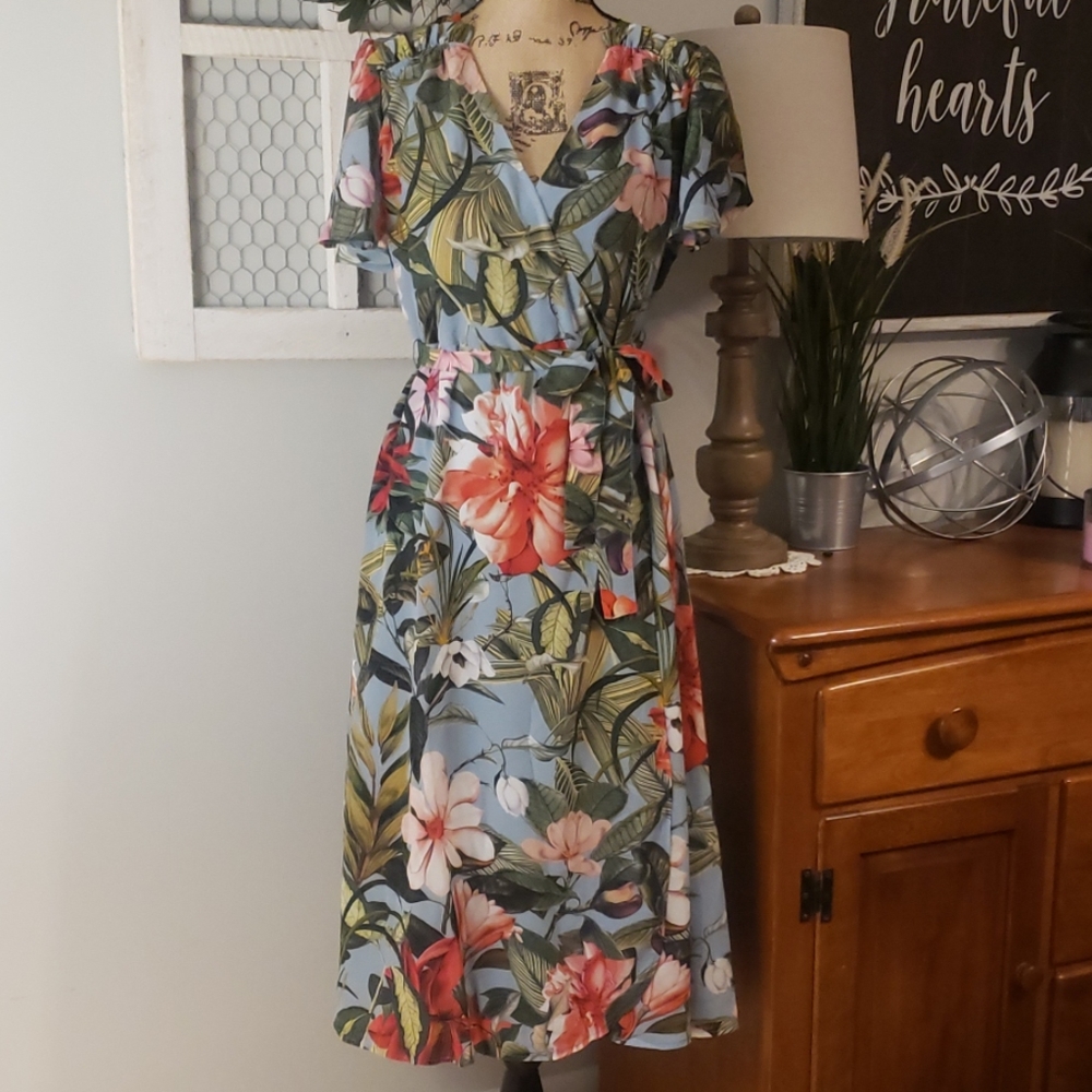 NWT Ella Moon floral wrap around dress size small